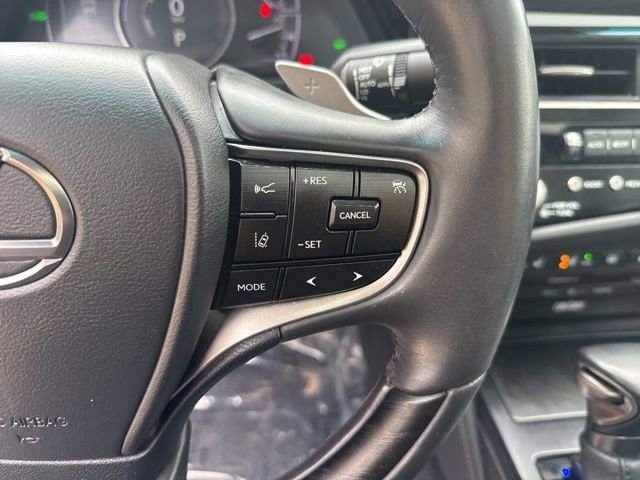 Used 2022 Lexus ES 300h w/ Luxury Package image 20