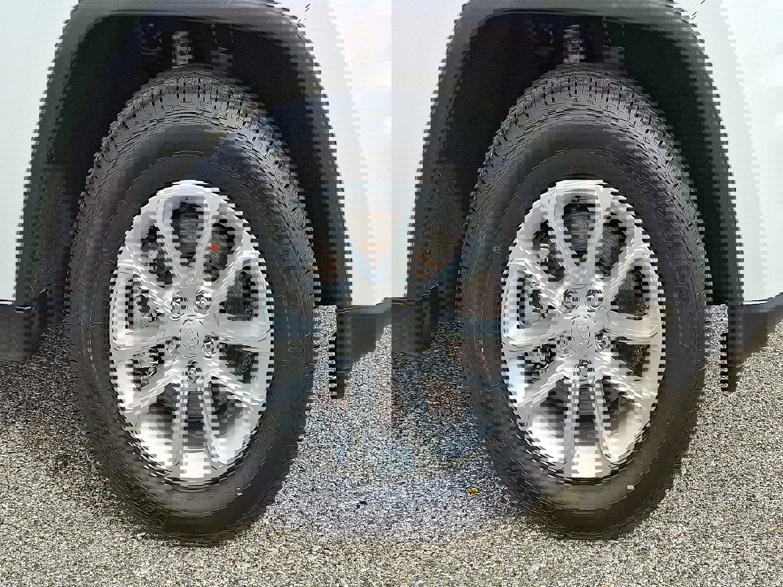 Used 2021 Jeep Grand Cherokee Laredo image 8