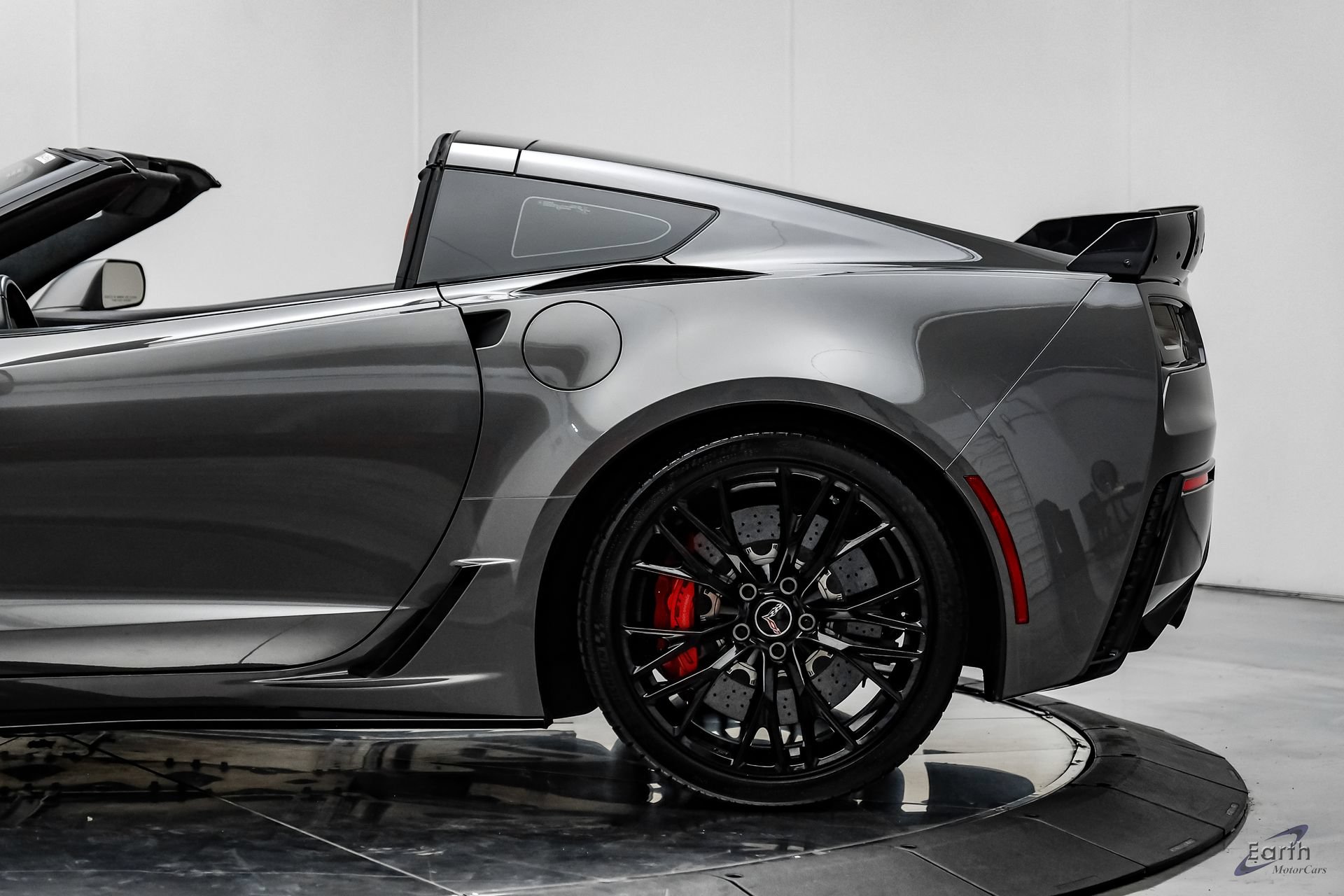 Used 2015 Chevrolet Corvette Z06 w/ 3LZ Preferred Equipment Group RWD image 11