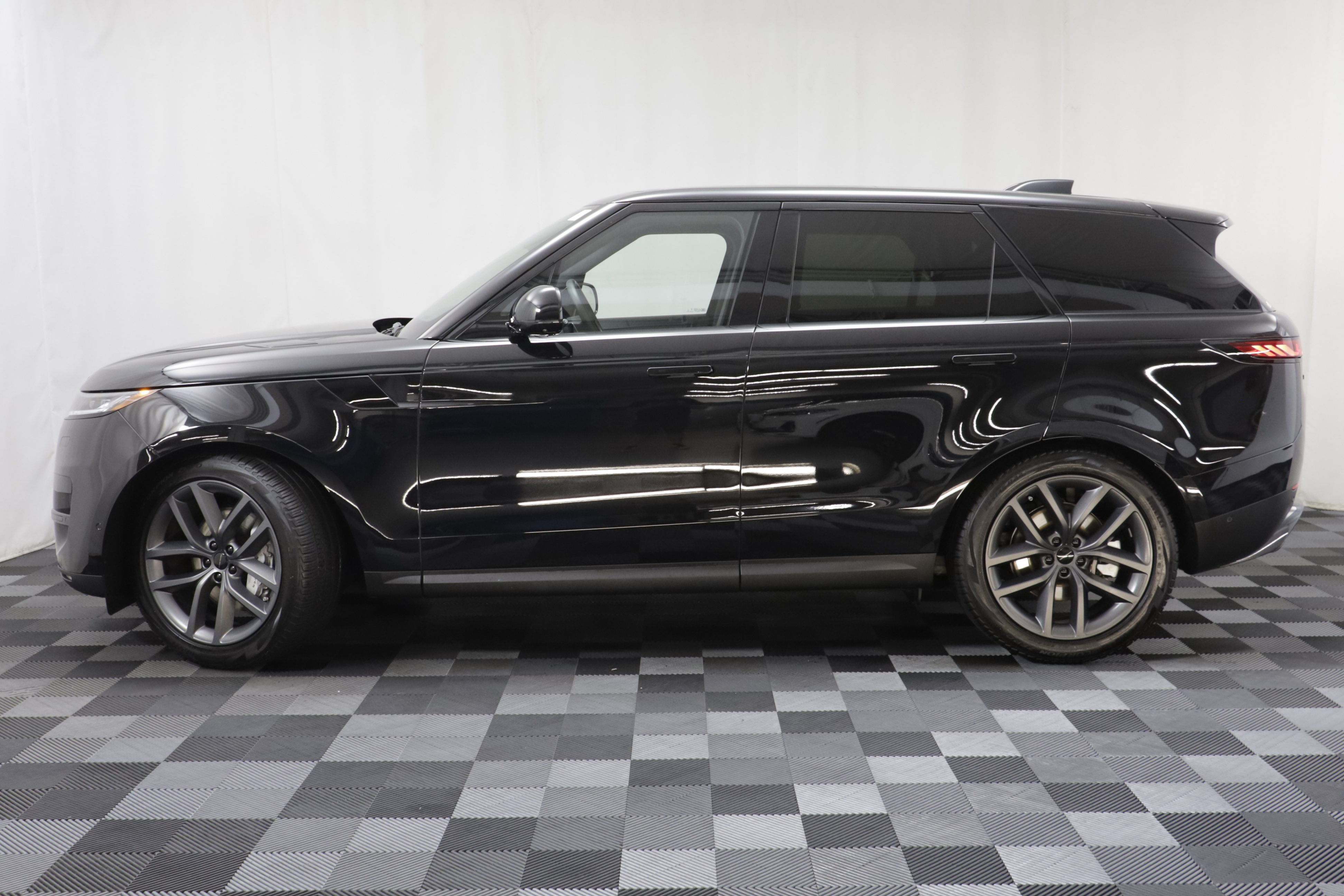 Certified 2026 Land Rover Range Rover Sport SE AWD/4WD image 4