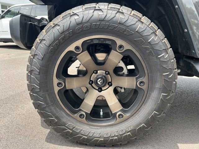 Used 2021 Jeep Wrangler Unlimited Sahara w/ Cold Weather Group AWD/4WD image 13
