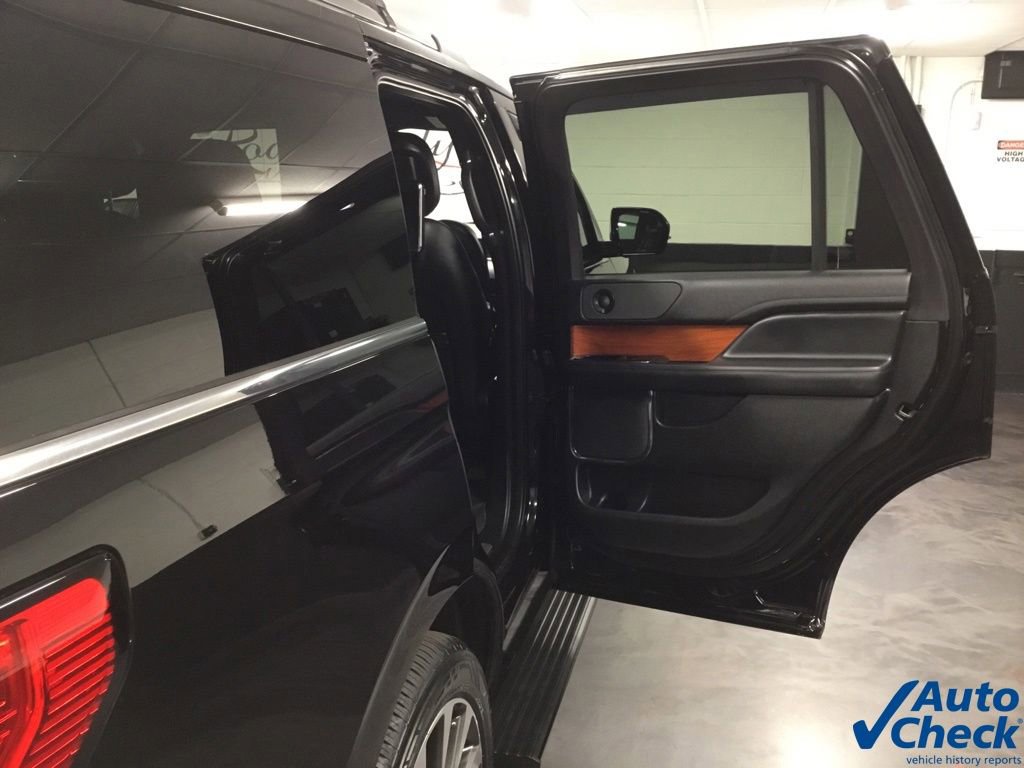 Used 2019 Lincoln Navigator Select w/ Technology Package AWD/4WD image 35