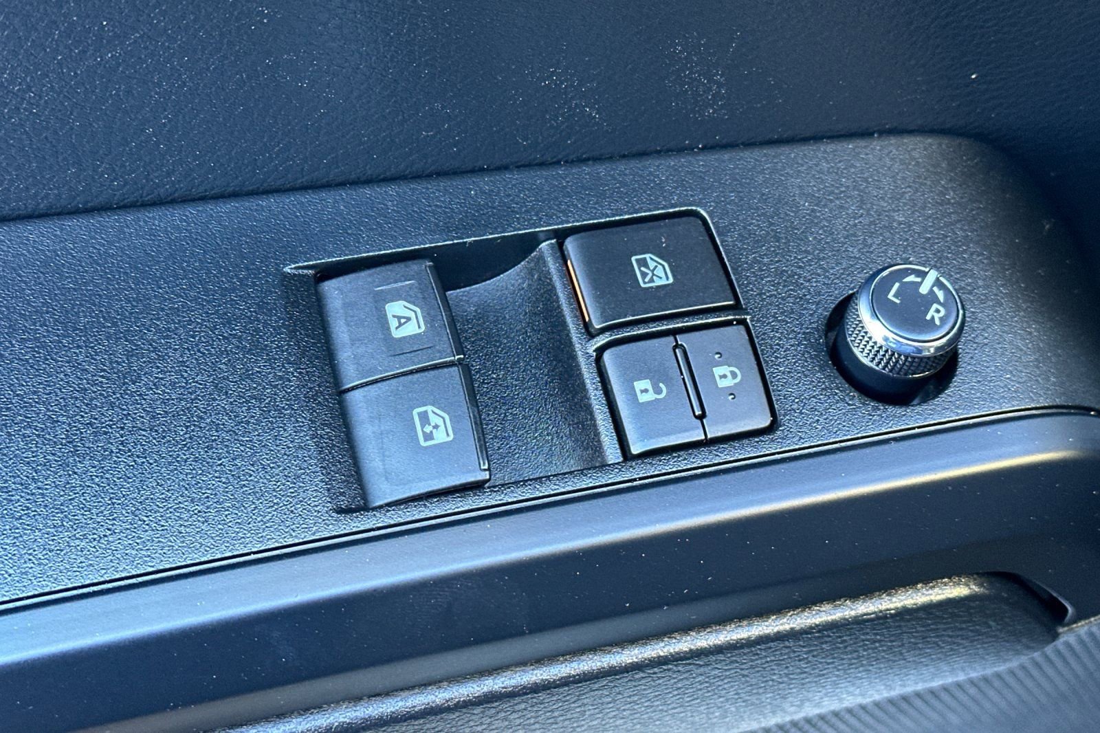 Used 2018 Toyota Tacoma SR image 12