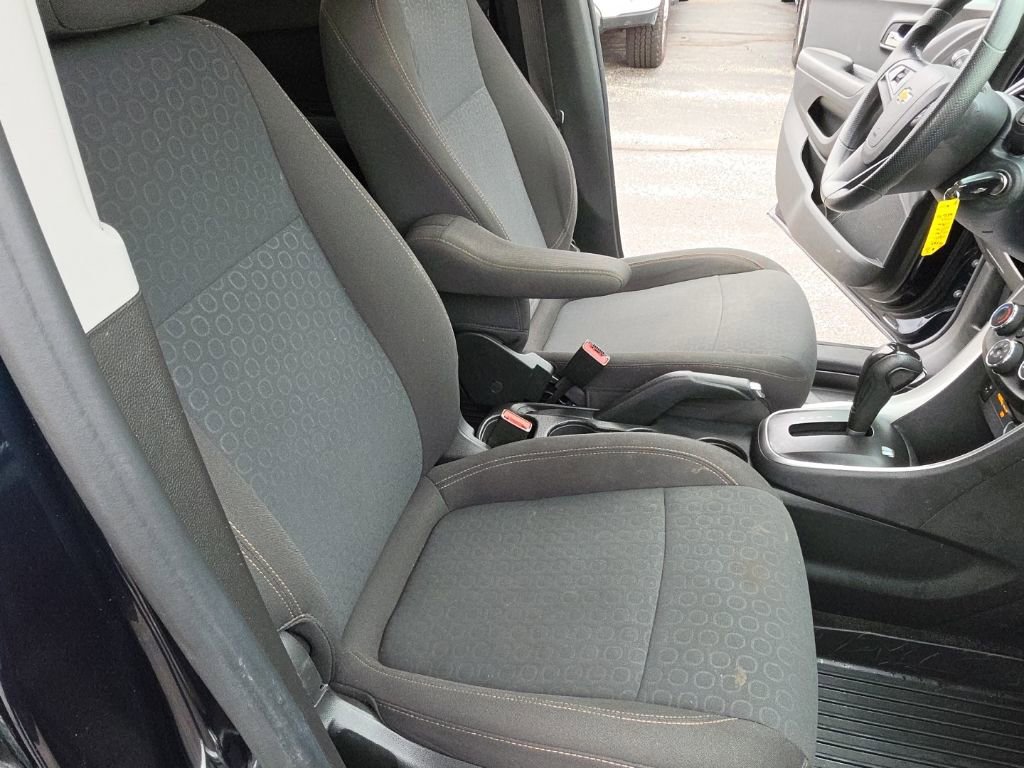 Used 2021 Chevrolet Trax LS w/ Tint and Cruise Package FWD image 24