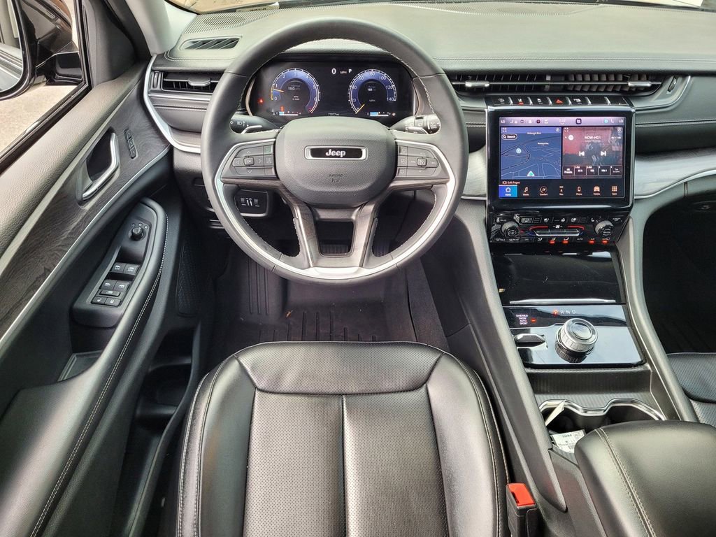 Used 2024 Jeep Grand Cherokee Limited w/ Luxury Tech Group II image 10