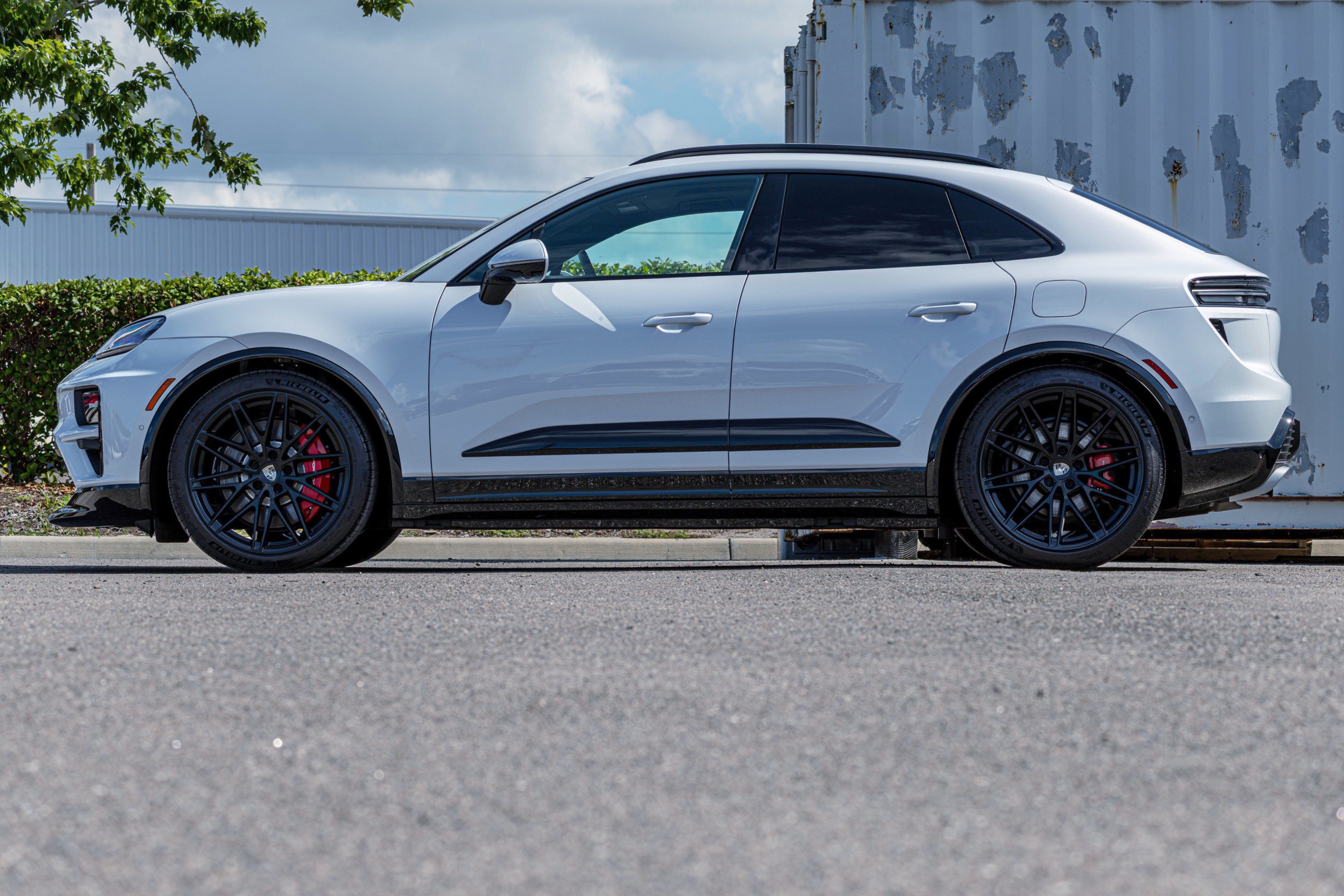 Used 2025 Porsche Macan Turbo Electric AWD/4WD image 6
