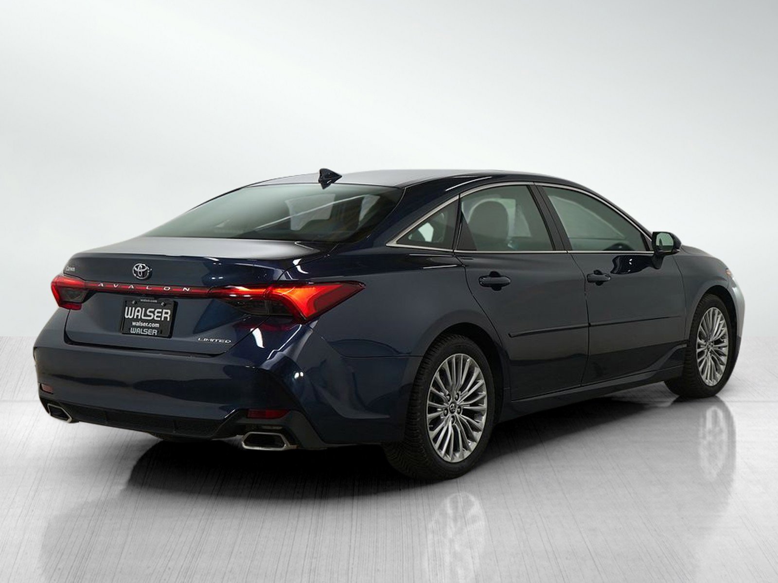Used 2019 Toyota Avalon Limited image 5