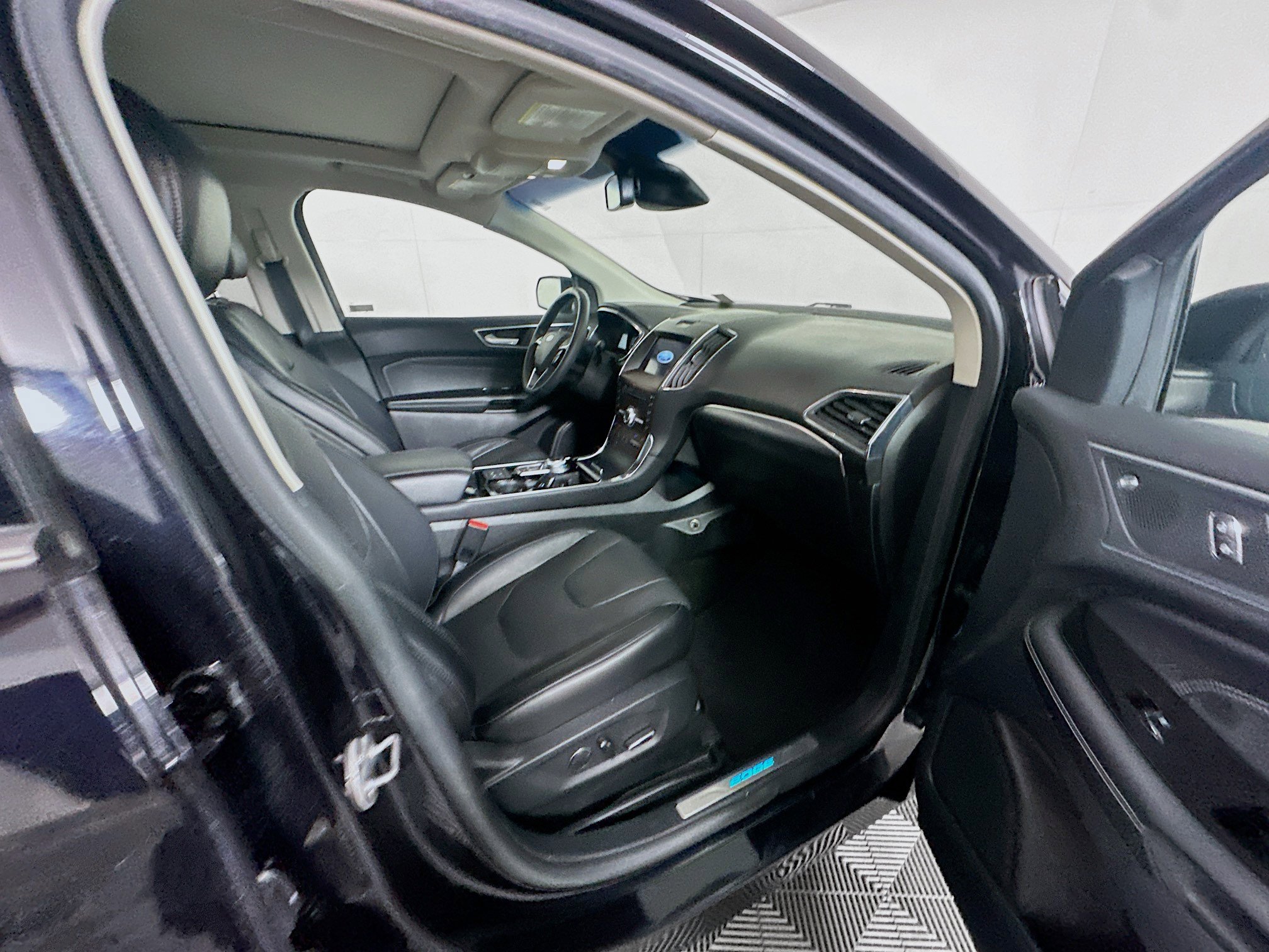 Used 2019 Ford Edge Titanium w/ Equipment Group 301A FWD image 32