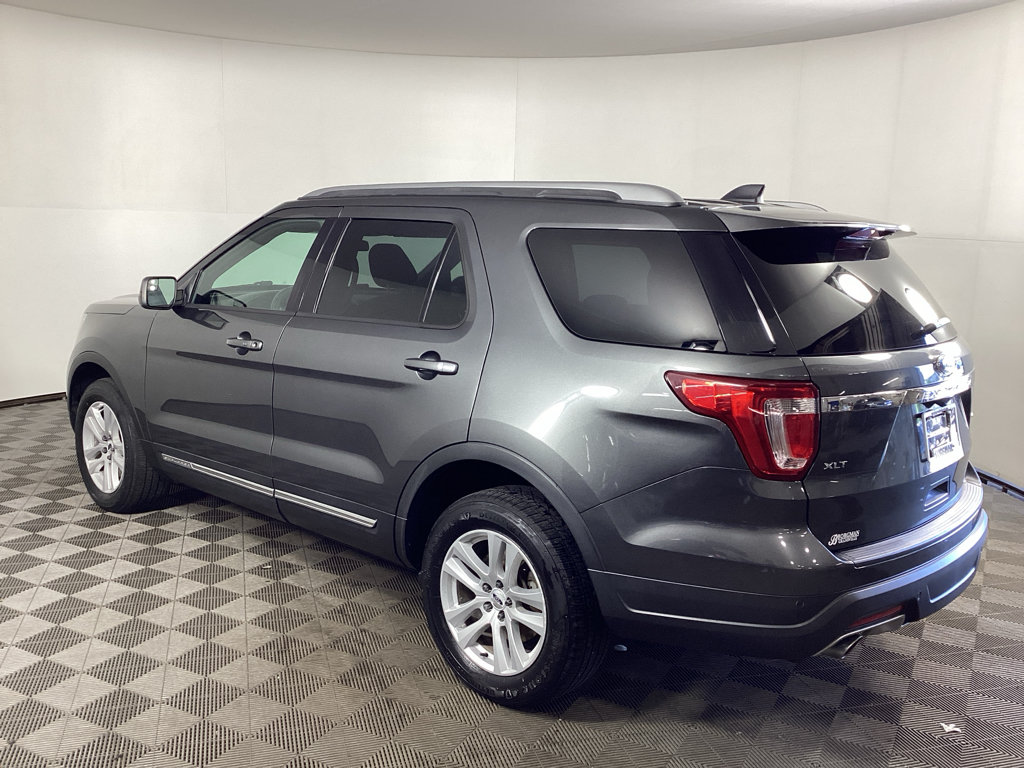 Used 2018 Ford Explorer XLT AWD/4WD image 4