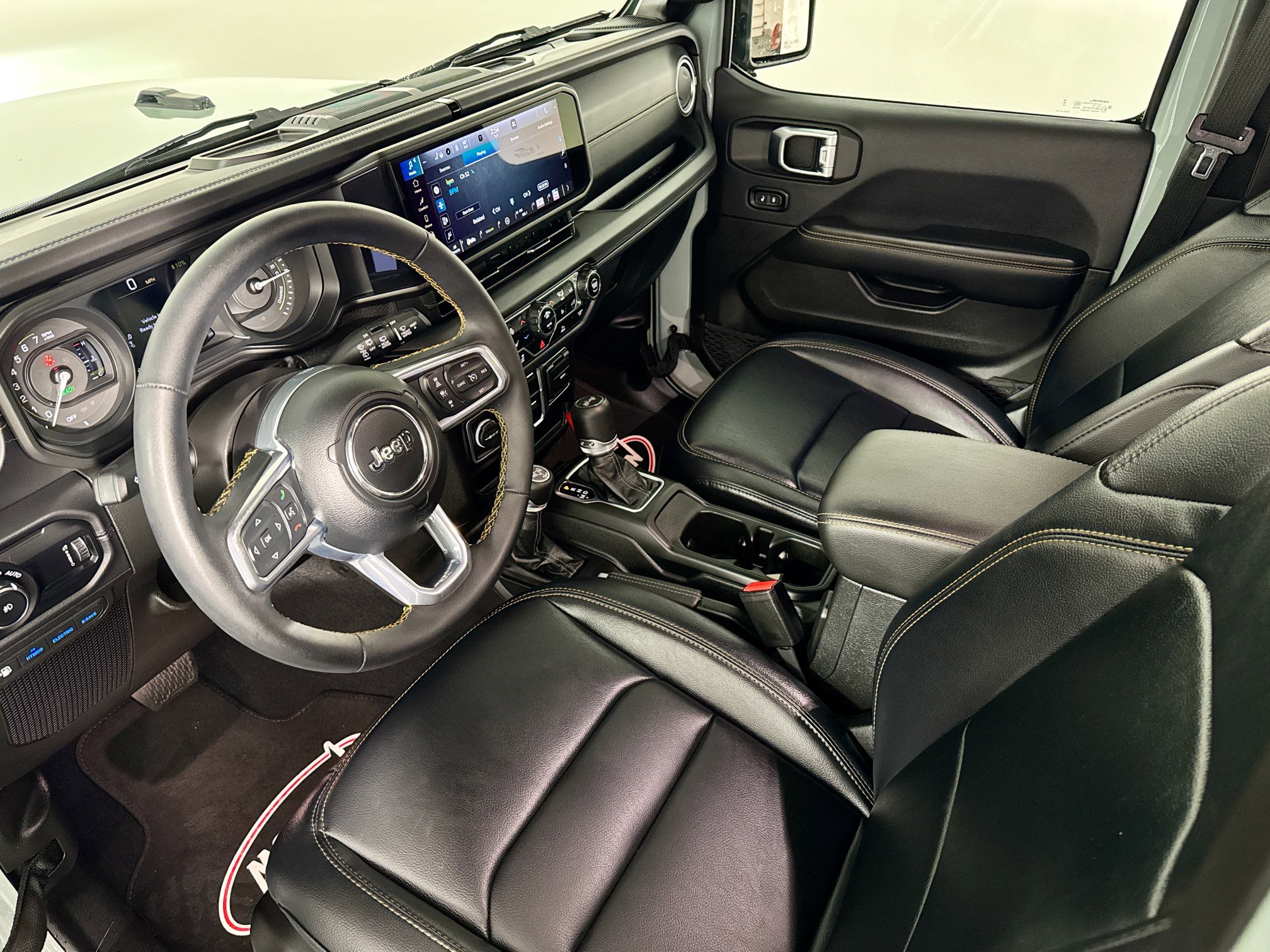 Used 2024 Jeep Wrangler Sahara image 15