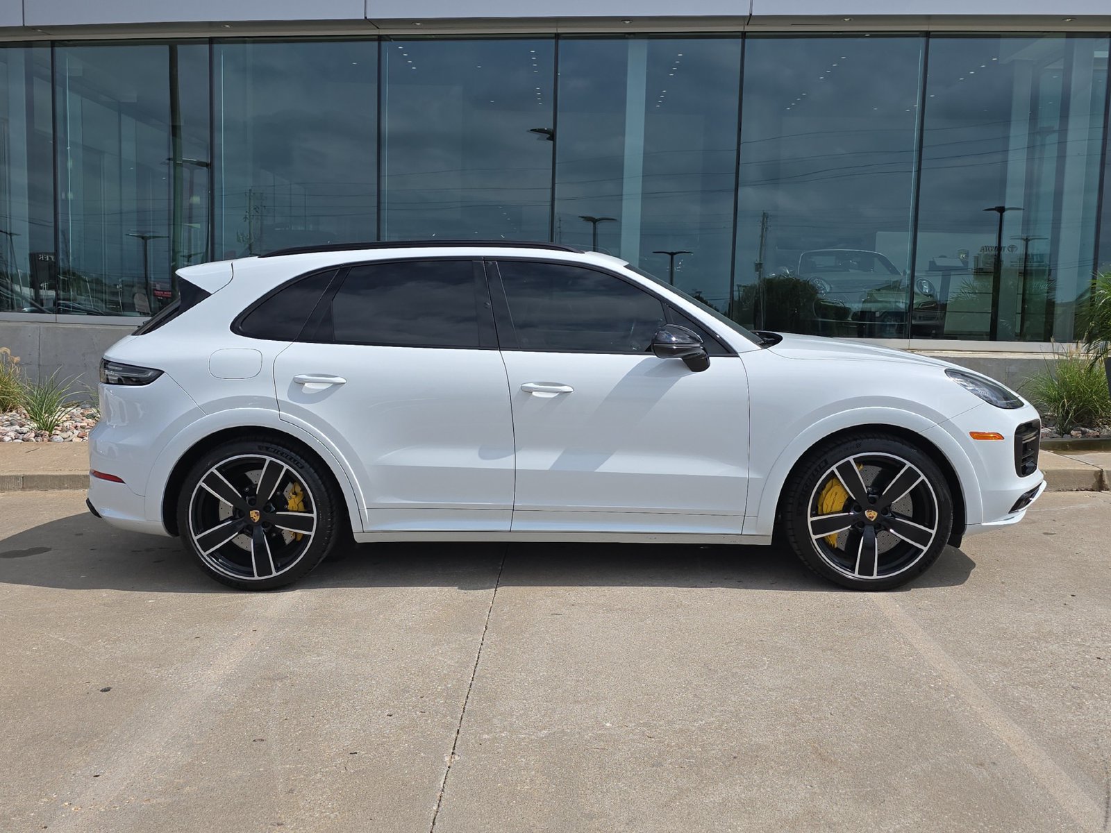 Used 2020 Porsche Cayenne Turbo AWD/4WD image 8