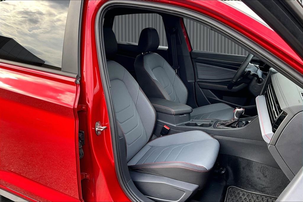 Used 2025 Volkswagen Jetta GLI Autobahn image 8