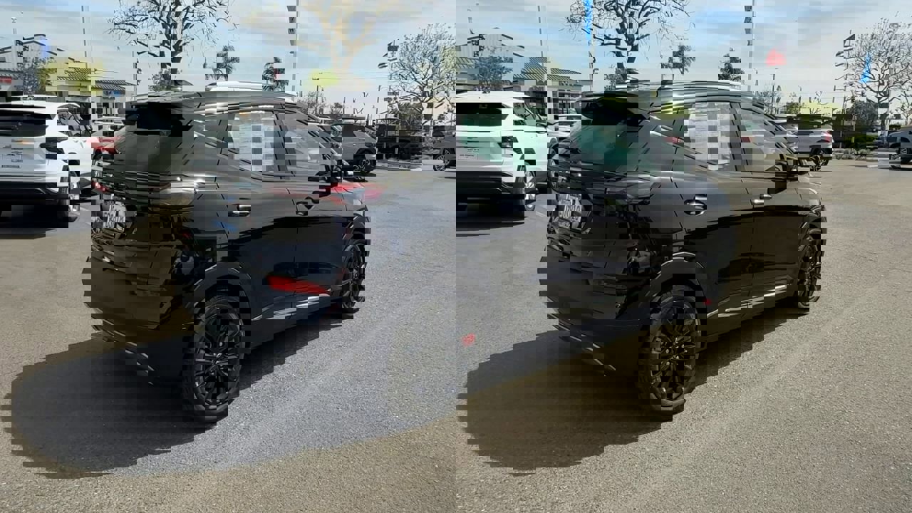 Used 2023 Chevrolet Bolt EUV Premier w/ Sun & Sound Package image 7