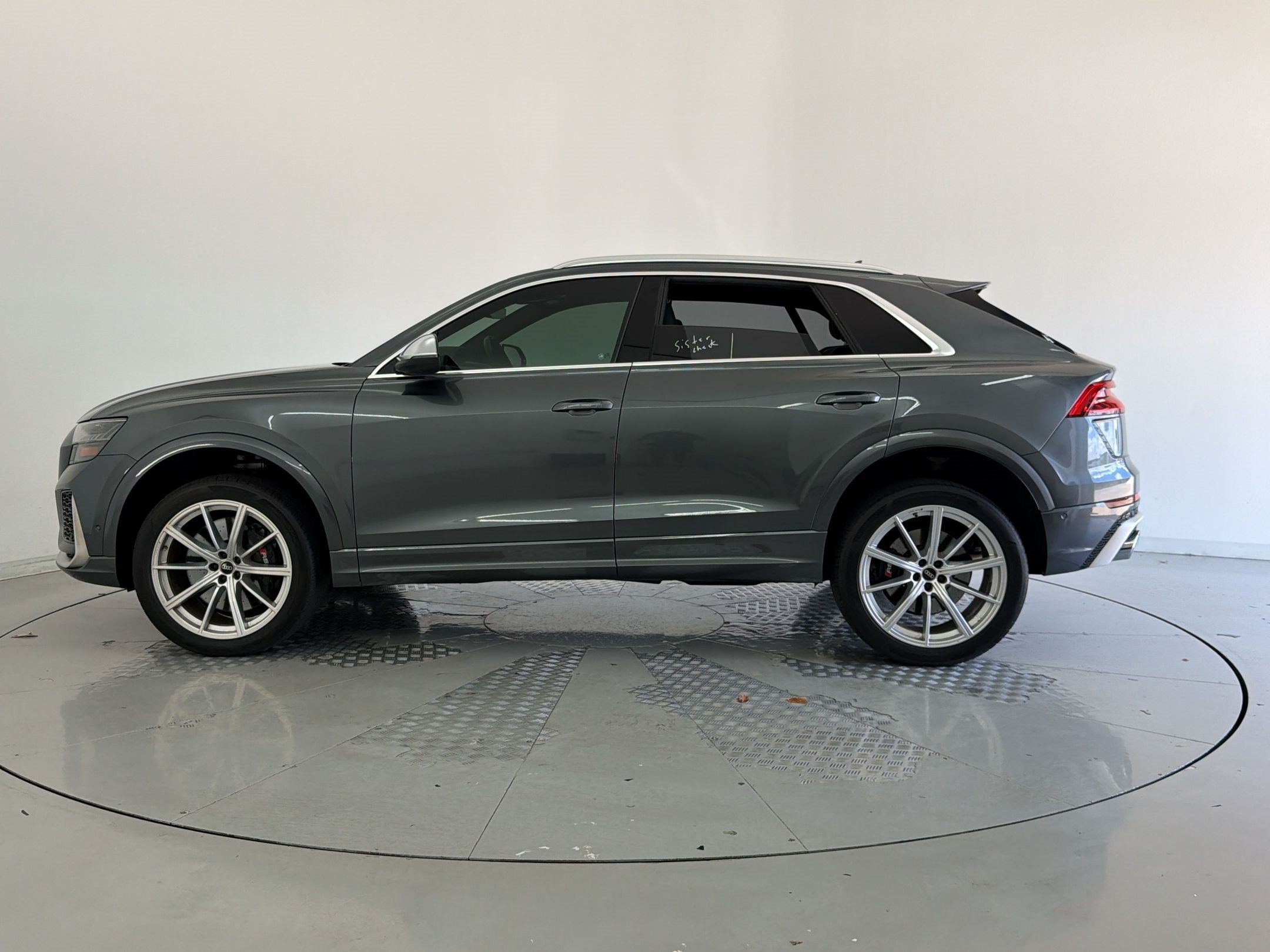 Used 2022 Audi RS Q8 AWD/4WD image 2