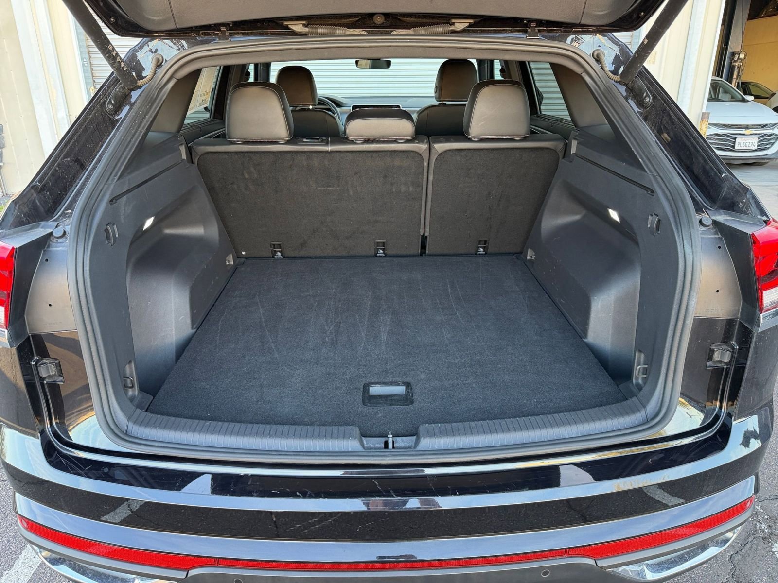 Used 2025 Volkswagen Atlas Cross Sport SE FWD image 32