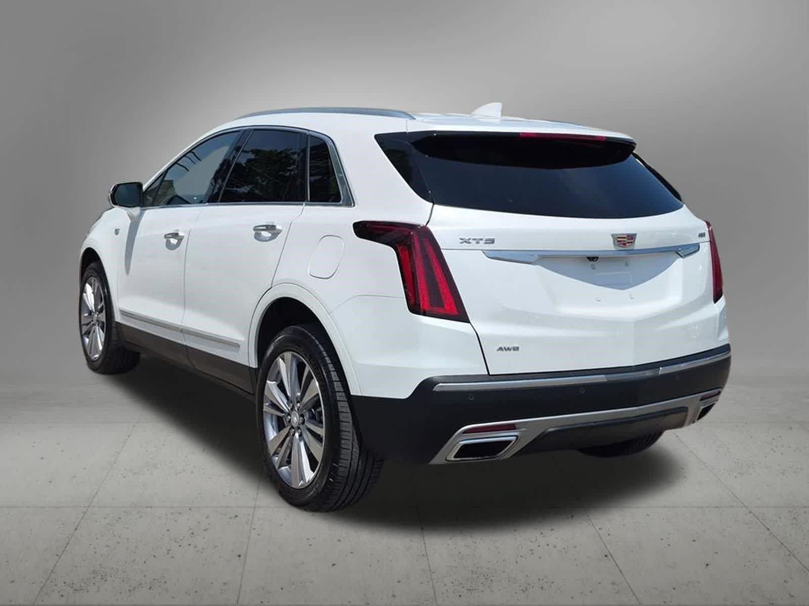 Used 2024 Cadillac XT5 Premium Luxury w/ LPO, Floor Liner Package AWD/4WD image 4