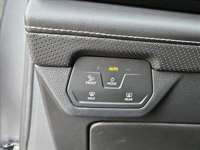 Used 2025 Volkswagen Atlas Cross Sport SE image 10