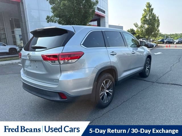Used 2019 Toyota Highlander LE AWD/4WD image 6