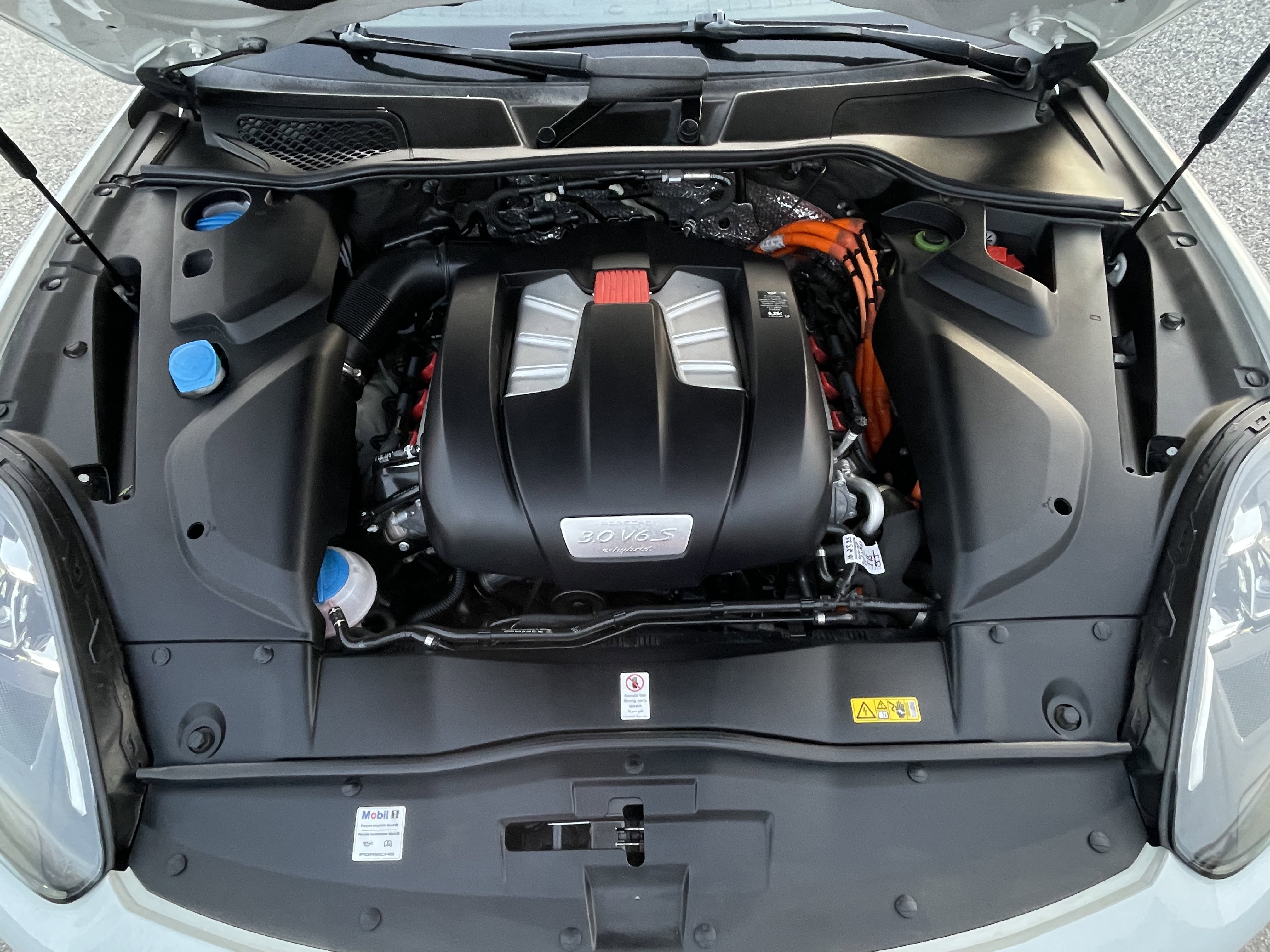 Used 2018 Porsche Cayenne S Platinum image 25