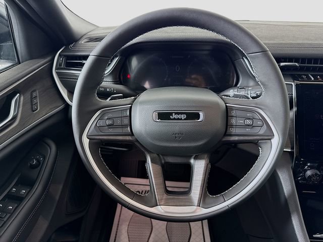 New 2025 Jeep Grand Cherokee Limited w/ Black Appearance Package image 11