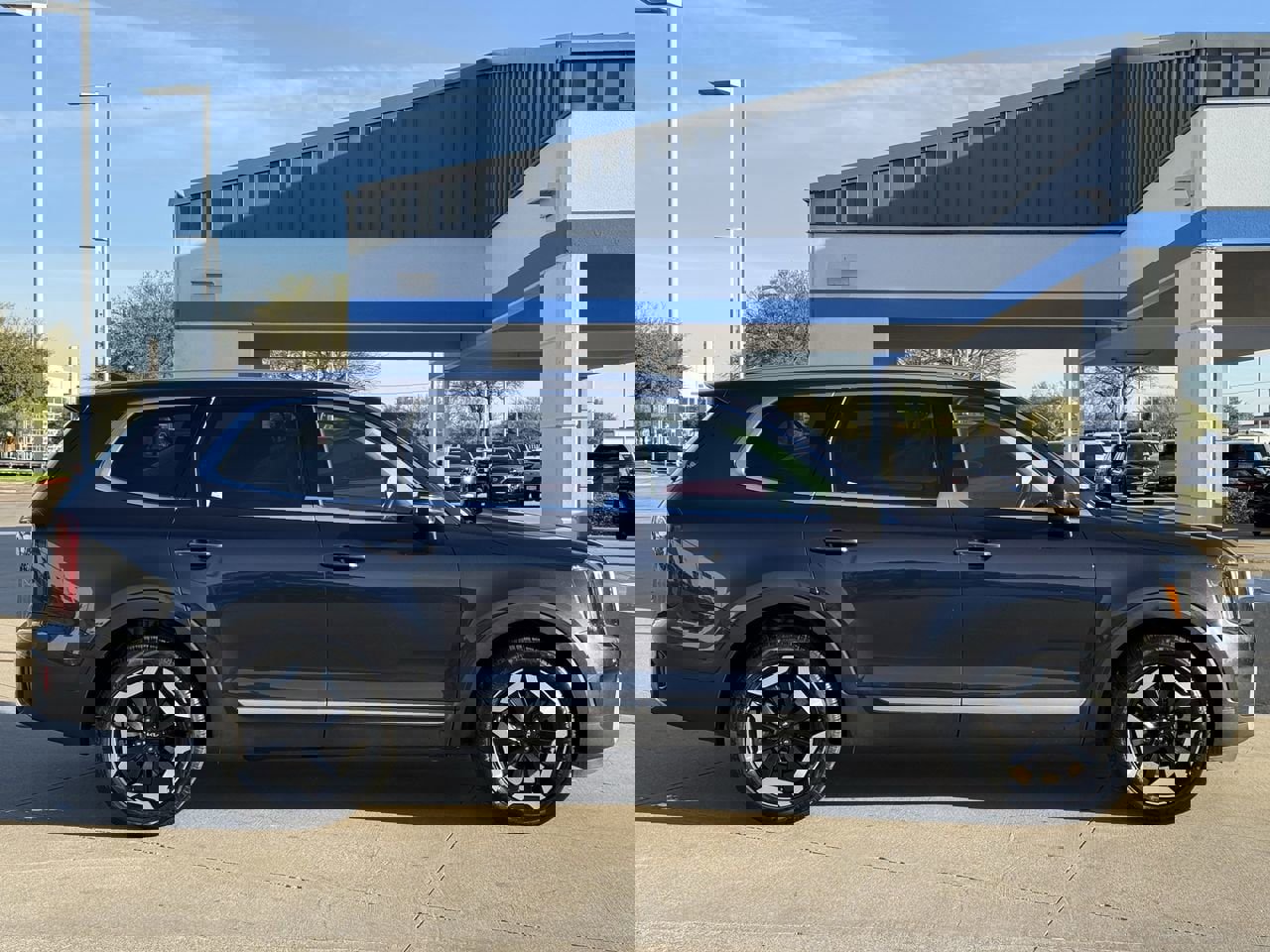 Used 2025 Kia Telluride S image 3