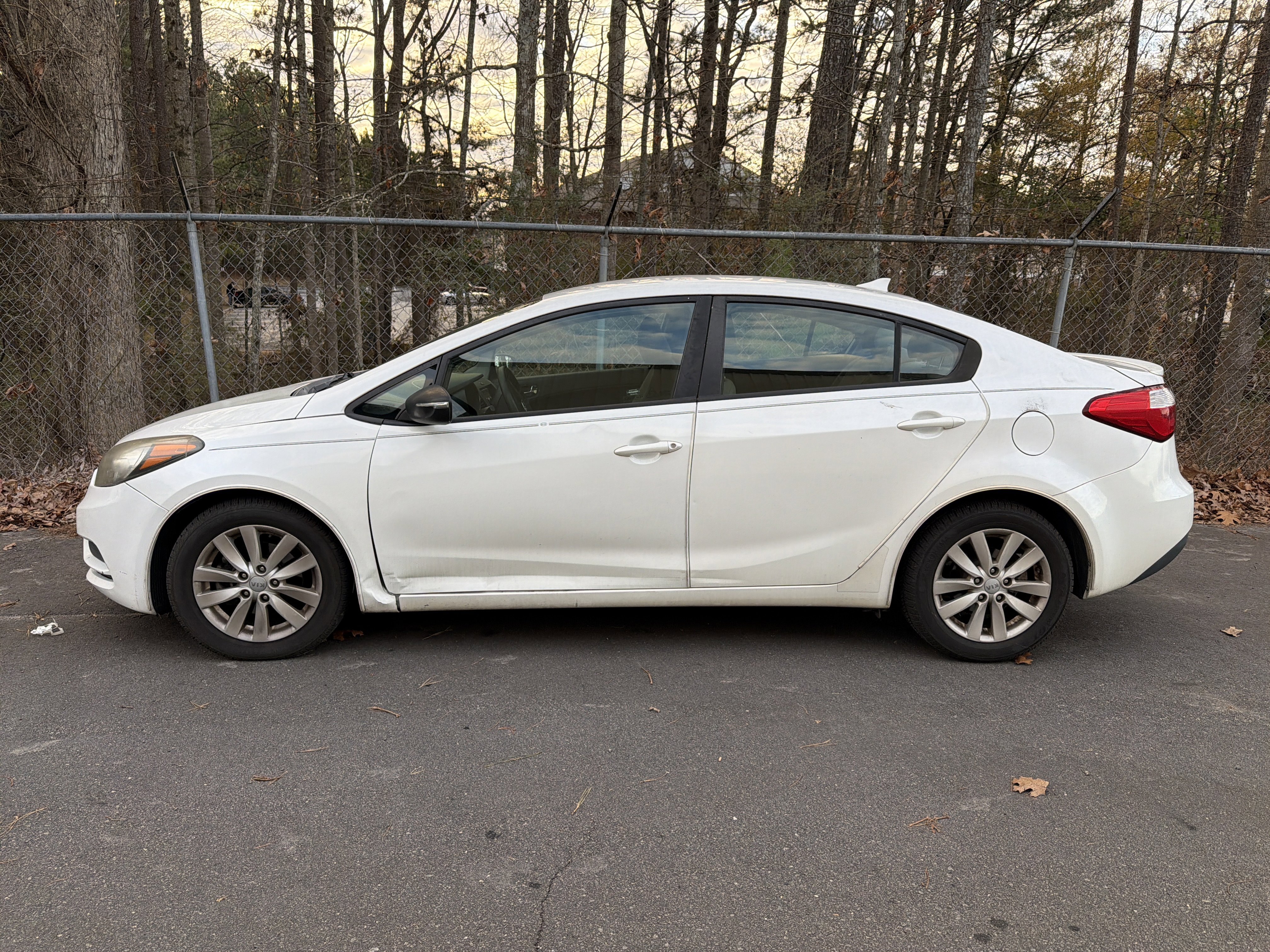 Used 2016 Kia Forte LX w/ LX Popular Plus Package image 4