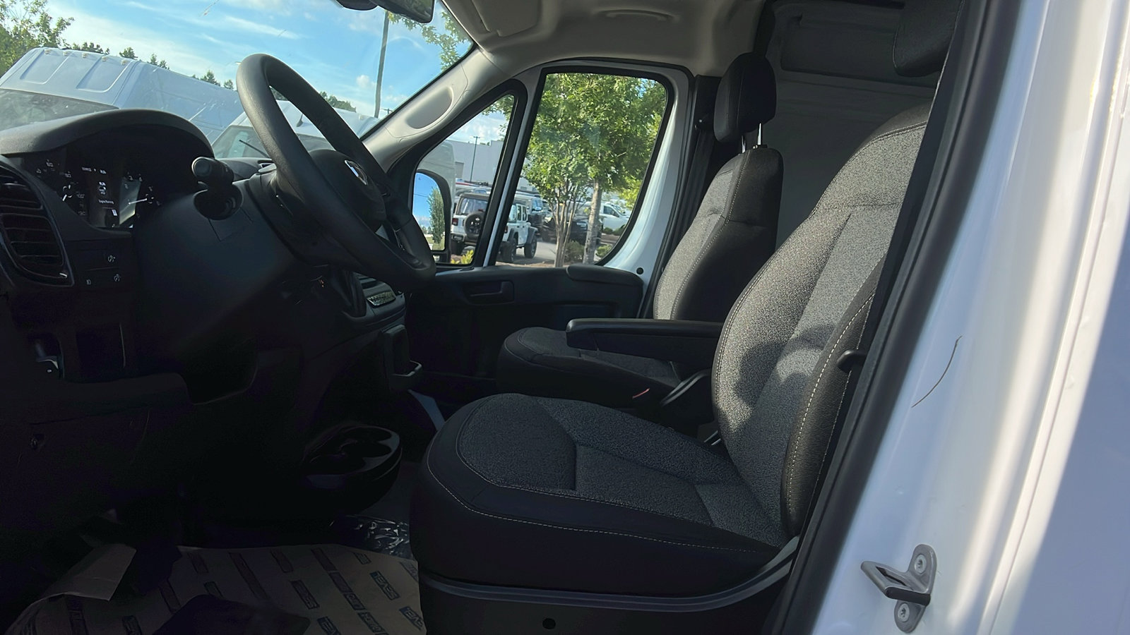 New 2025 RAM ProMaster 1500 w/ Safety Group FWD image 17
