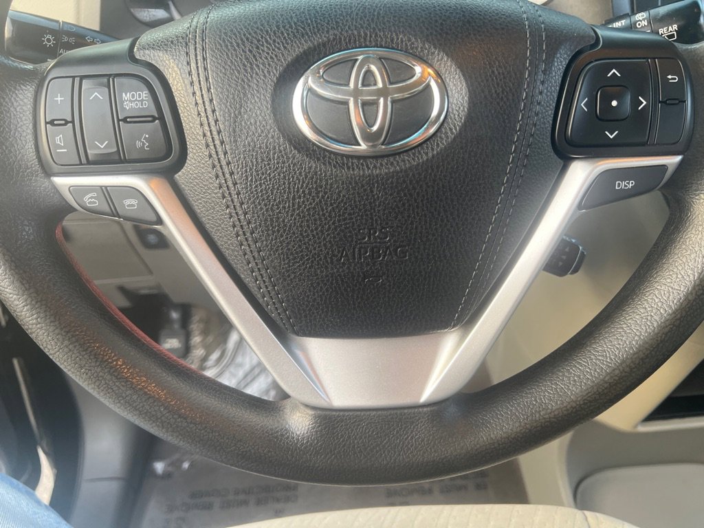 Used 2017 Toyota Sienna LE w/ Protection Package image 18