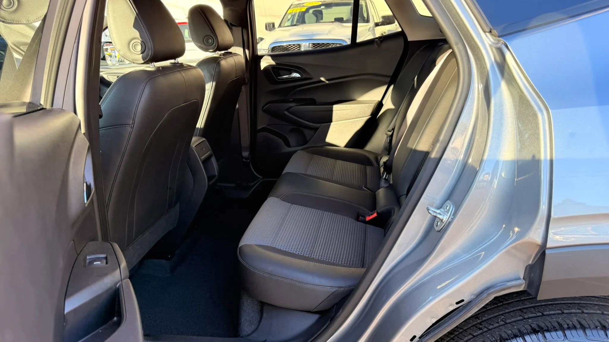 Used 2025 Chevrolet Trax LT FWD image 13