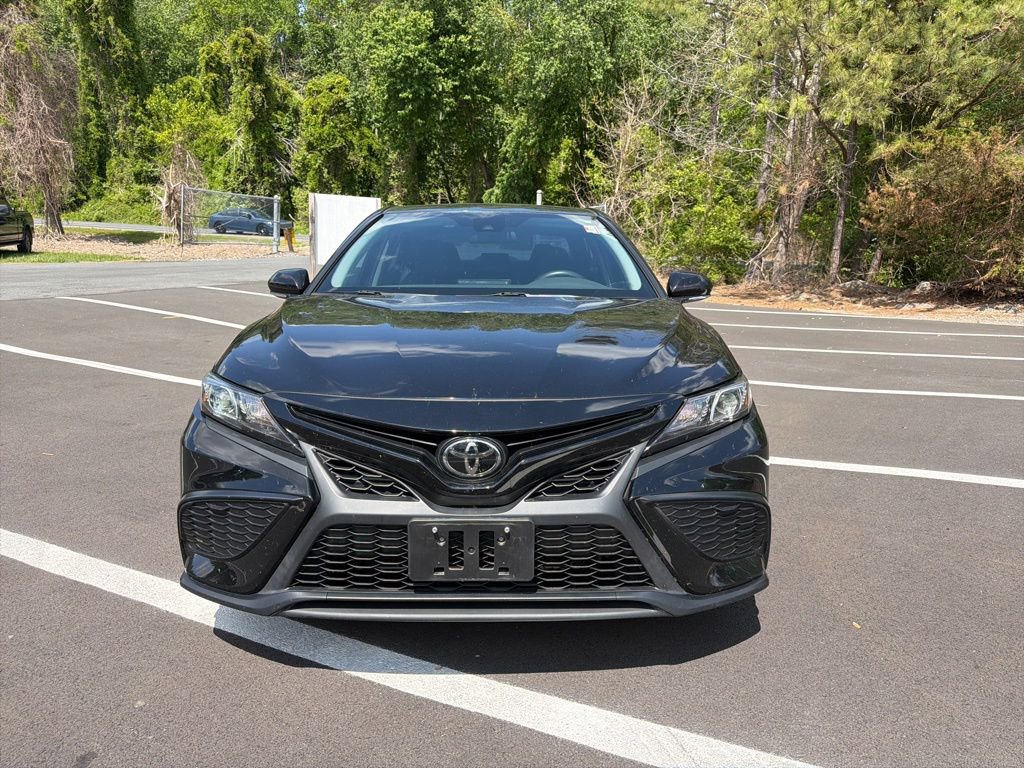 Used 2022 Toyota Camry SE AWD/4WD image 2