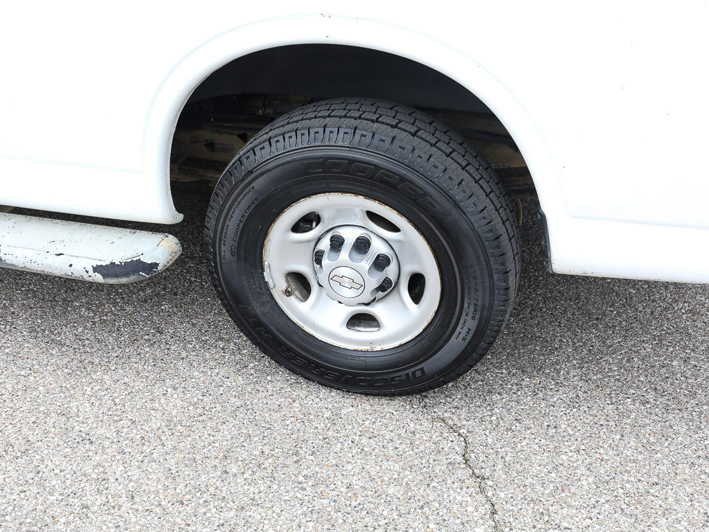 Used 2018 Chevrolet Express 2500 w/ Driver Convenience Package image 3