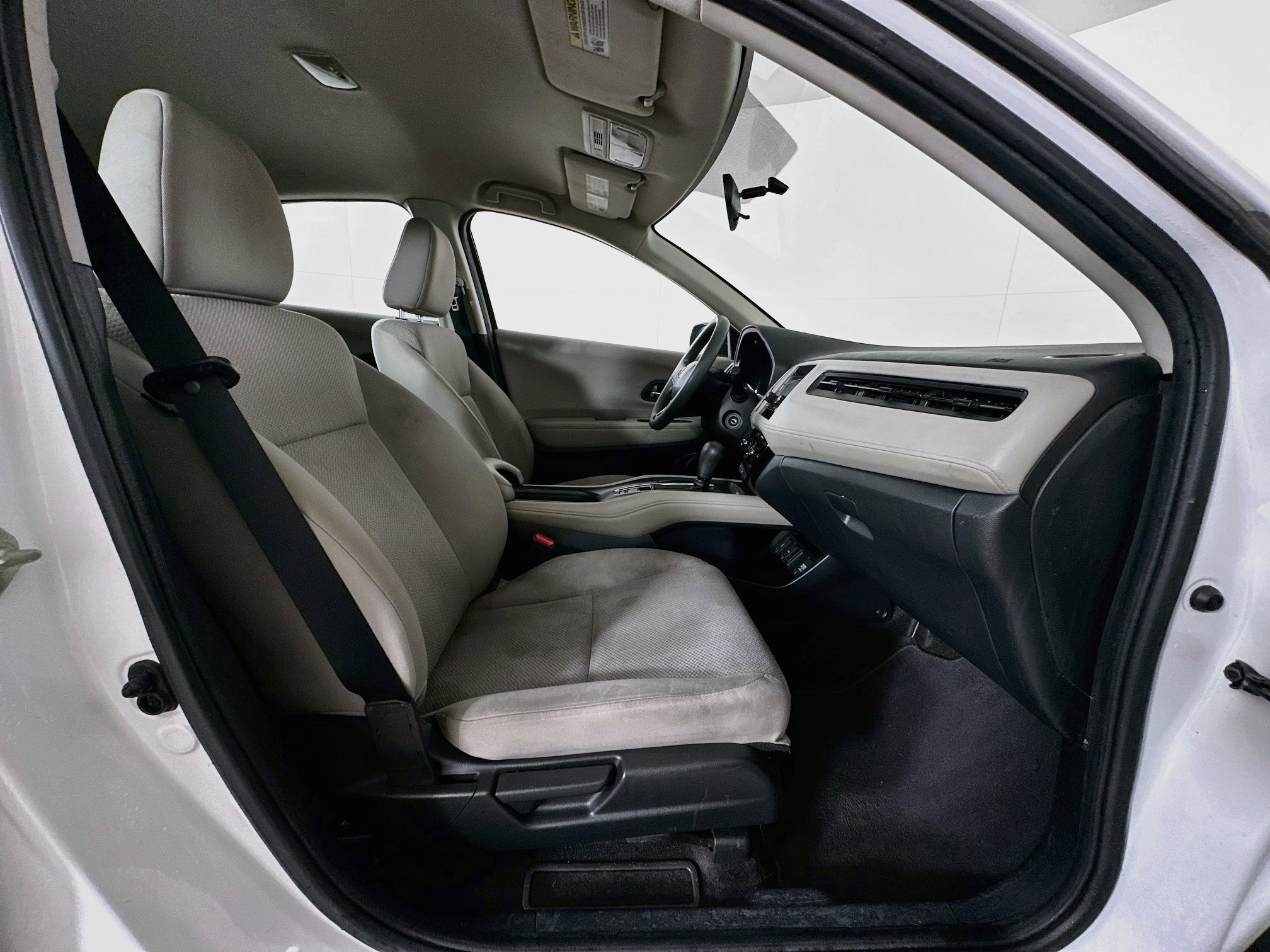 Used 2018 Honda HR-V LX image 29