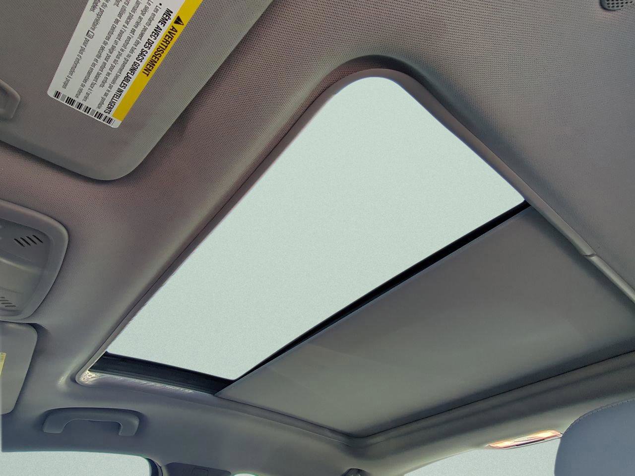 Used 2019 Chevrolet Malibu Hybrid w/ Leather Package image 16