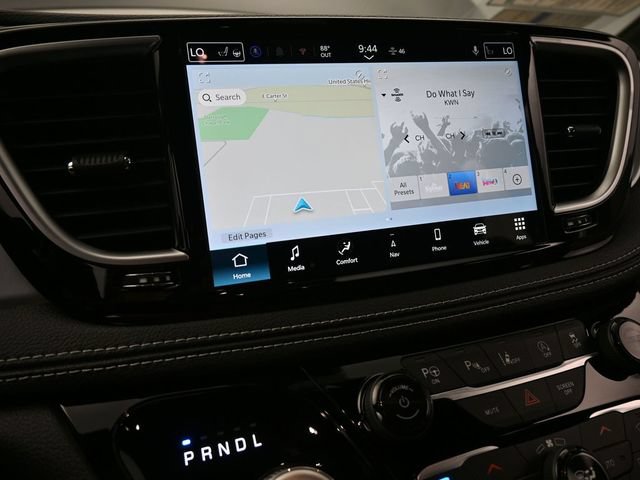New 2025 Chrysler Pacifica Limited FWD image 34