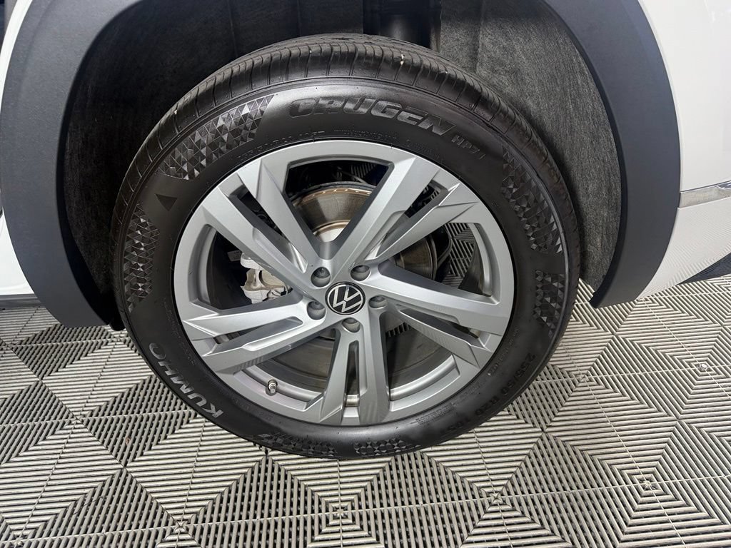 Used 2024 Volkswagen Atlas Cross Sport SEL R-Line AWD/4WD image 25