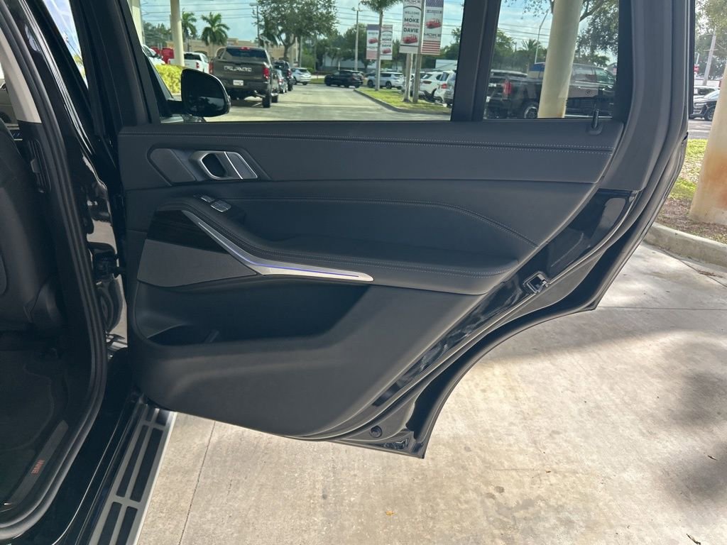 Used 2025 BMW X7 xDrive40i image 36