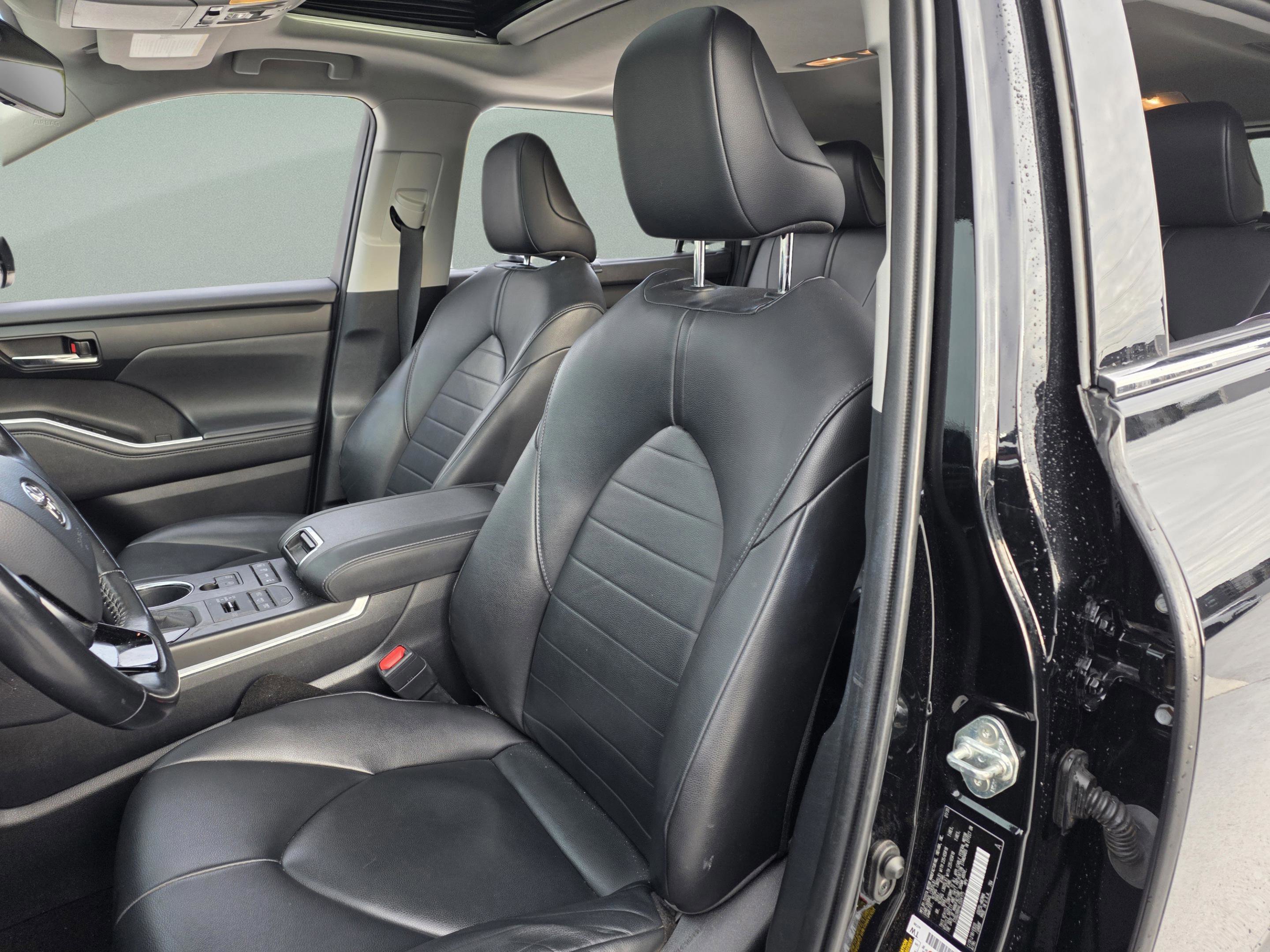 Used 2020 Toyota Highlander XLE image 13