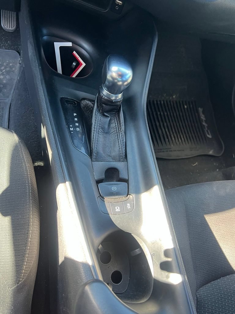 Used 2018 Toyota C-HR XLE FWD image 30