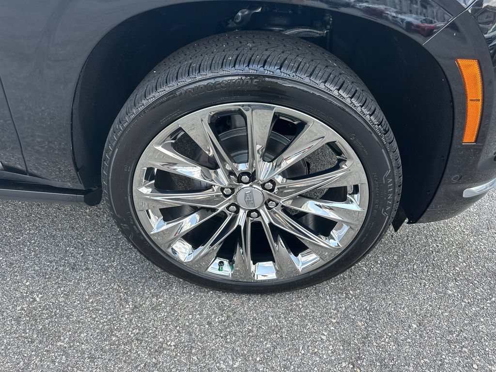 Certified 2026 Cadillac Escalade Luxury w/ LPO, Radiant Package AWD/4WD image 12