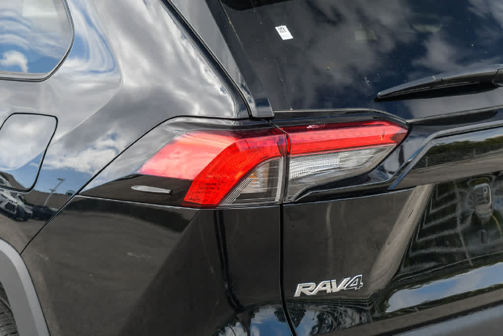 Used 2025 Toyota RAV4 XLE AWD/4WD image 7