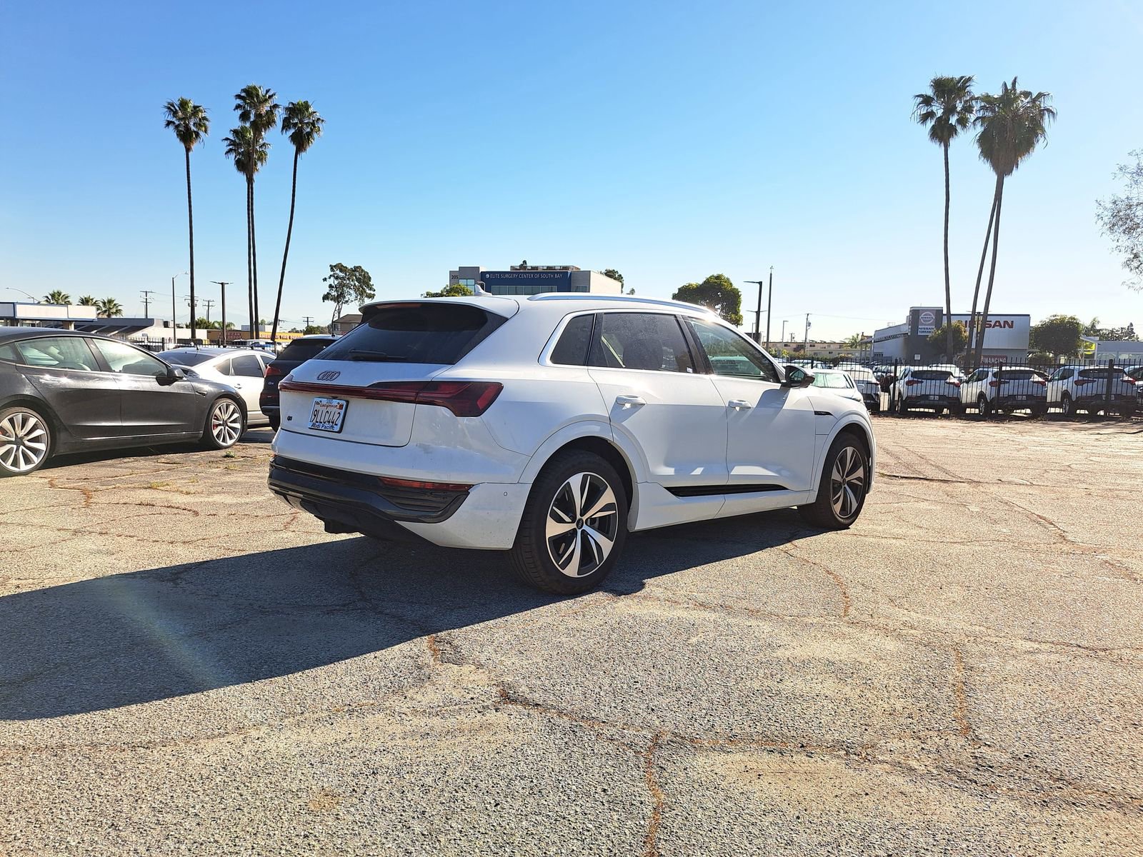 Used 2024 Audi Q8 e-tron Premium Plus w/ Premium Plus Package image 3