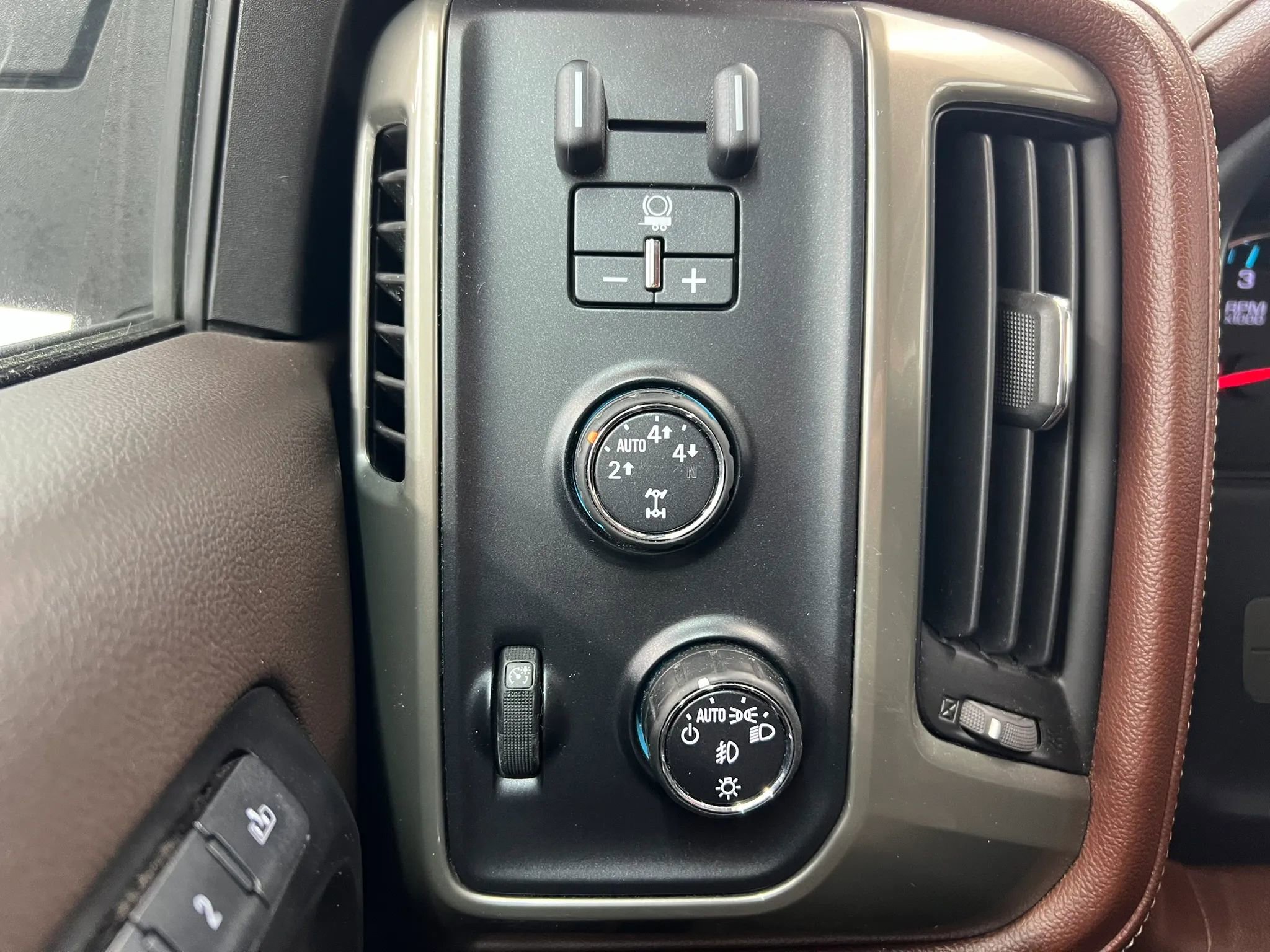 Used 2014 Chevrolet Silverado 1500 High Country w/ High Country Premium Package image 20