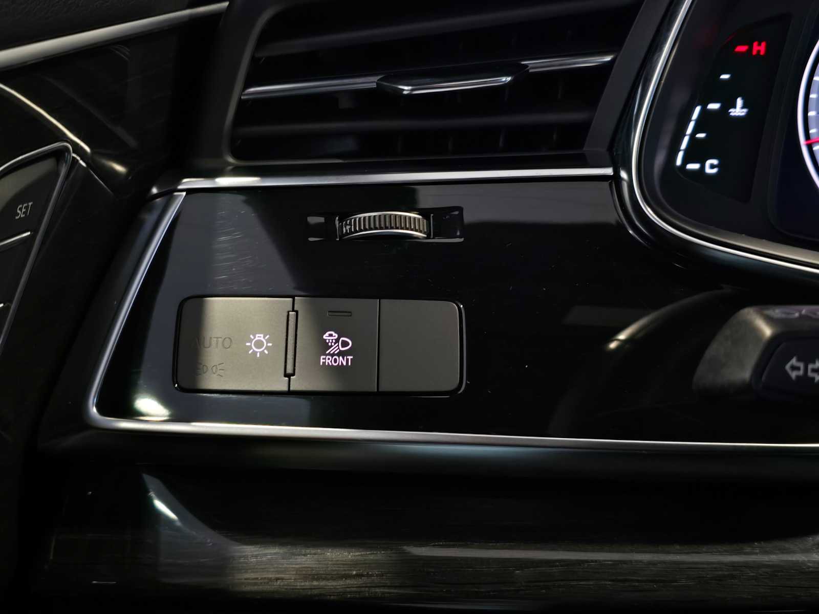 Used 2019 Audi Q8 Premium w/ Convenience Package image 33