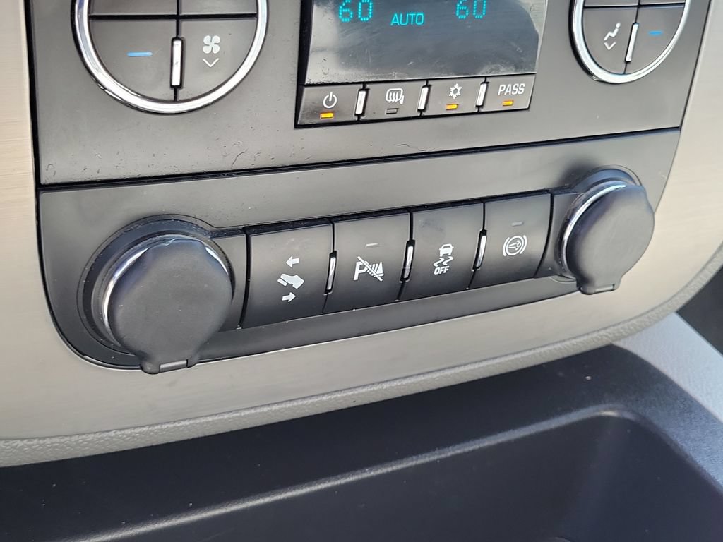 Used 2013 GMC Sierra 3500 SLT w/ SLT Convenience Package AWD/4WD image 10