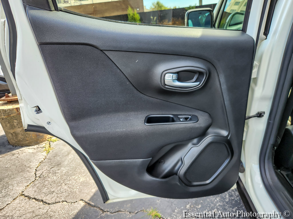 Used 2019 Jeep Renegade Latitude FWD image 18