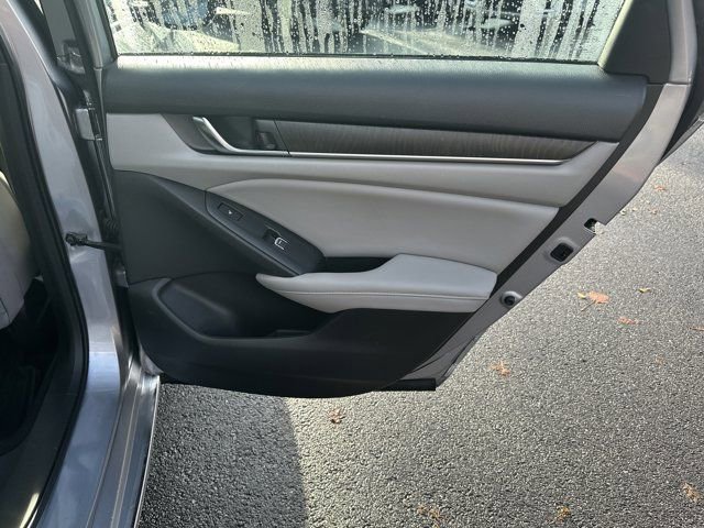 Used 2018 Honda Accord Touring image 19