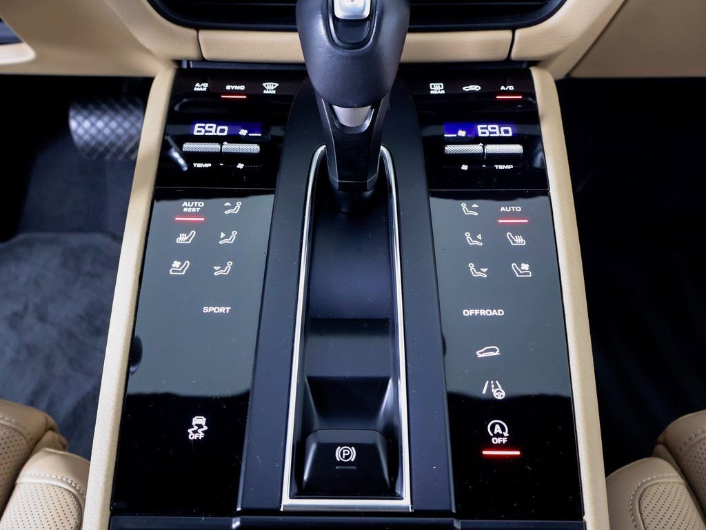 Used 2025 Porsche Macan image 18