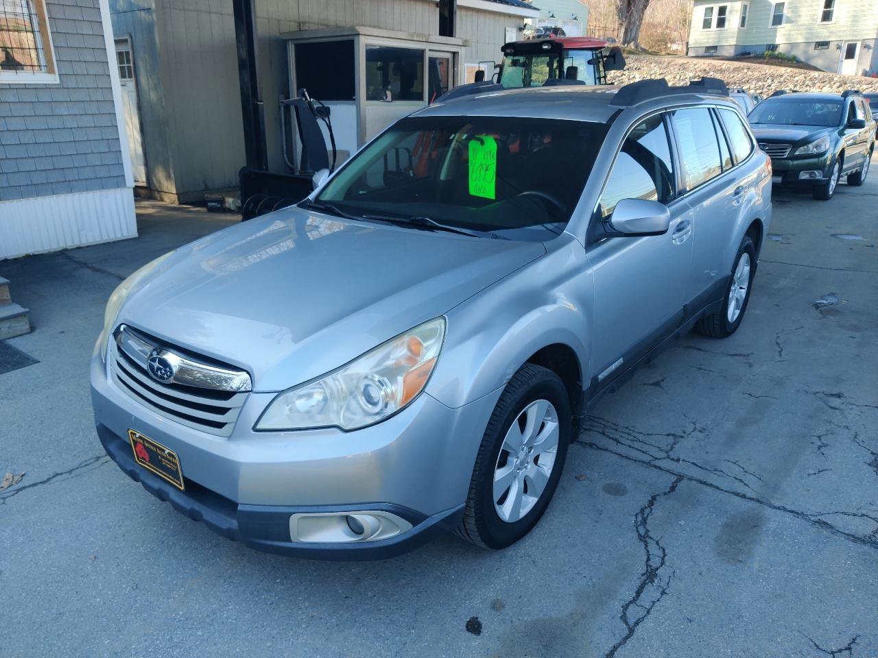 Used 2012 Subaru Outback 2.5i w/ Alloy Wheel Pkg AWD/4WD image 2