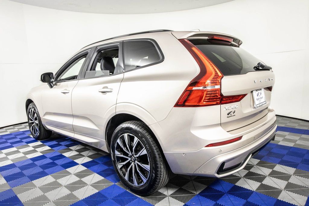 Used 2025 Volvo XC60 B5 Plus image 7