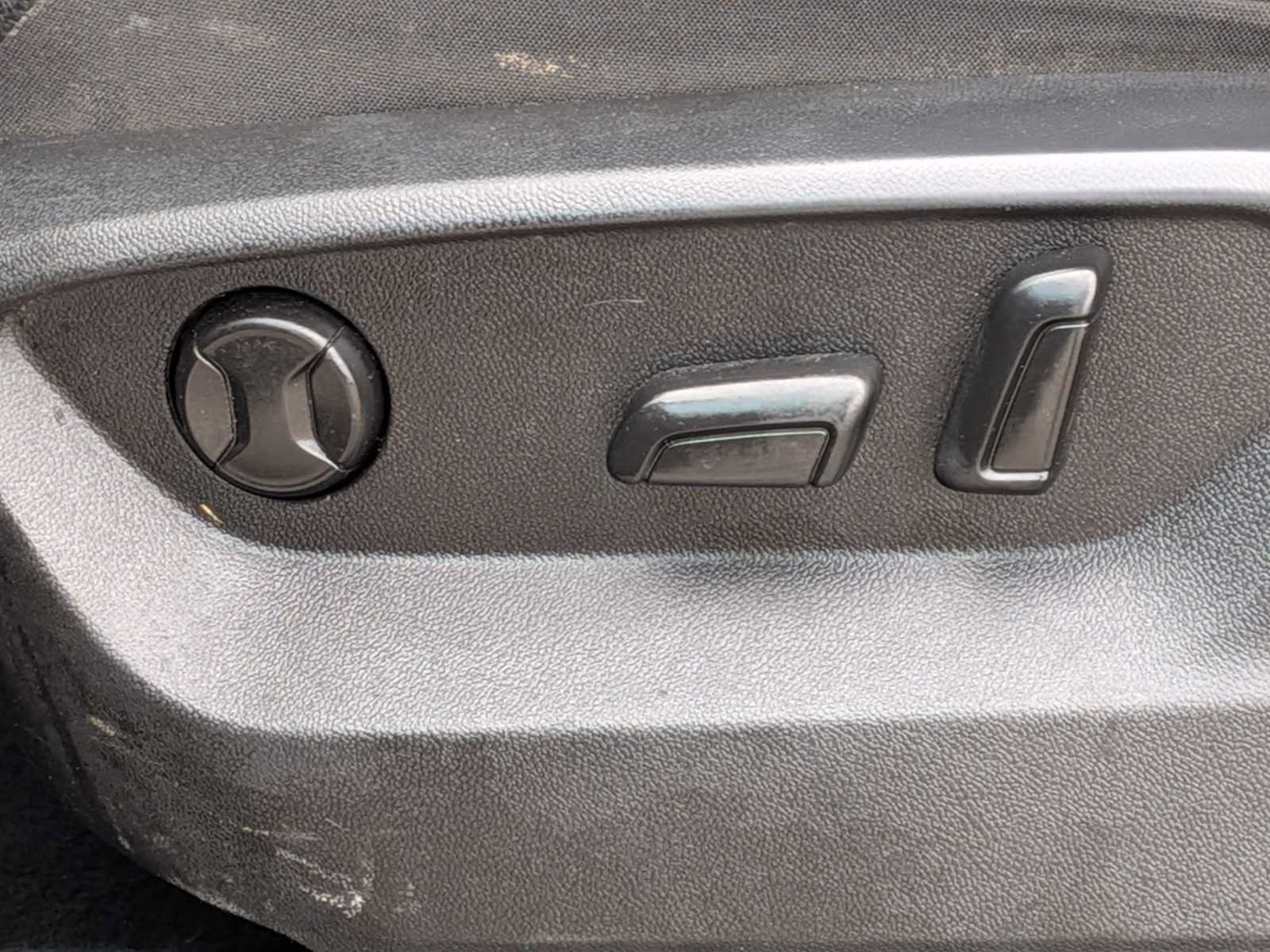 Used 2019 Volkswagen Tiguan SE AWD/4WD image 16